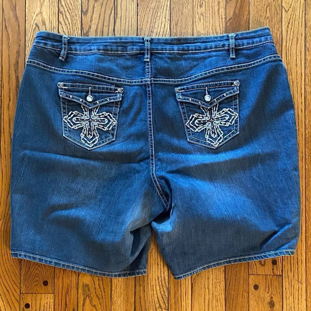 AVENUE embellished embroidered denim Bermuda shorts